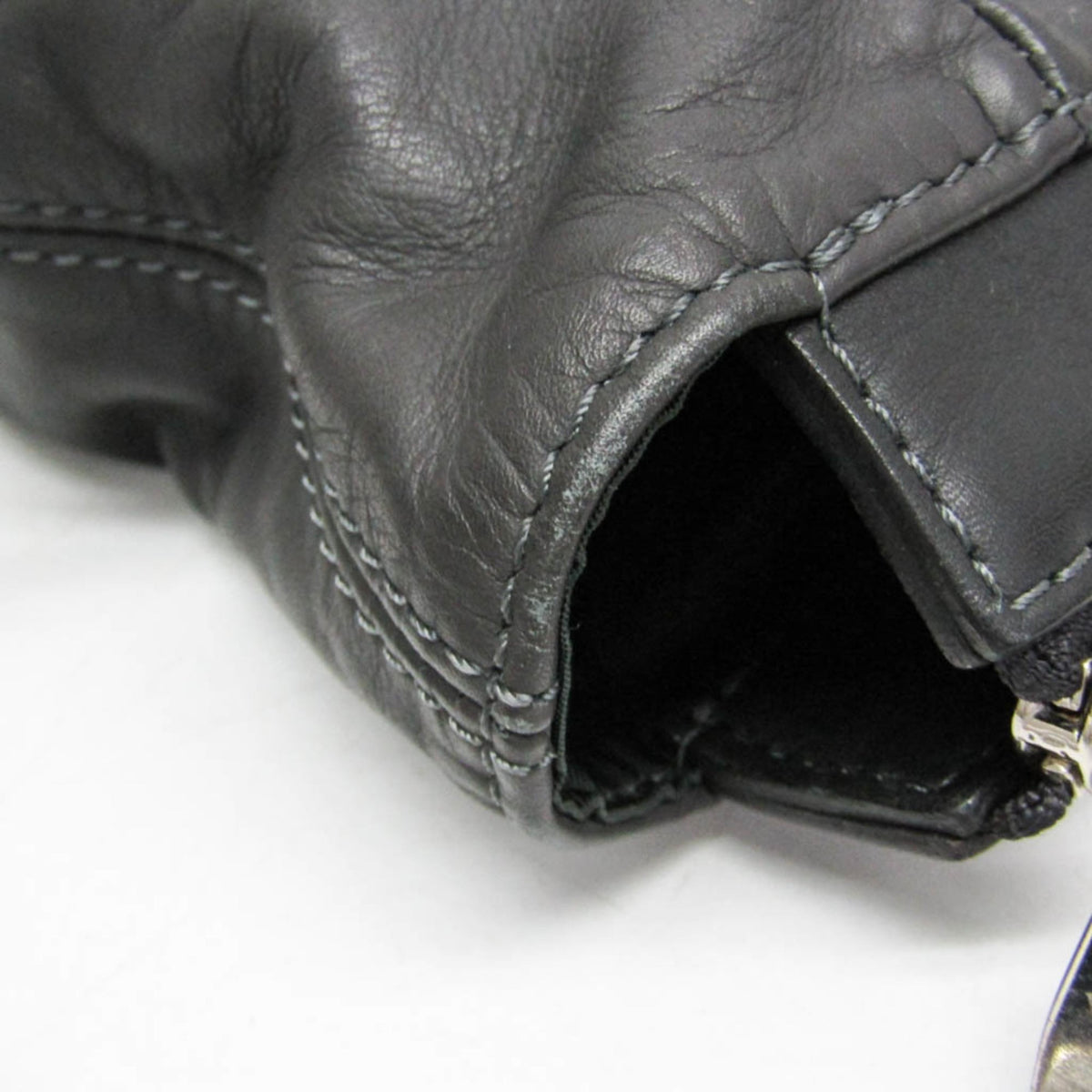 Louis Vuitton V-Line Gaston Move · Calf Leather