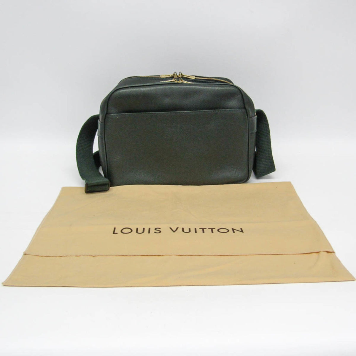 Louis Vuitton Taiga Reporter PM · Episea