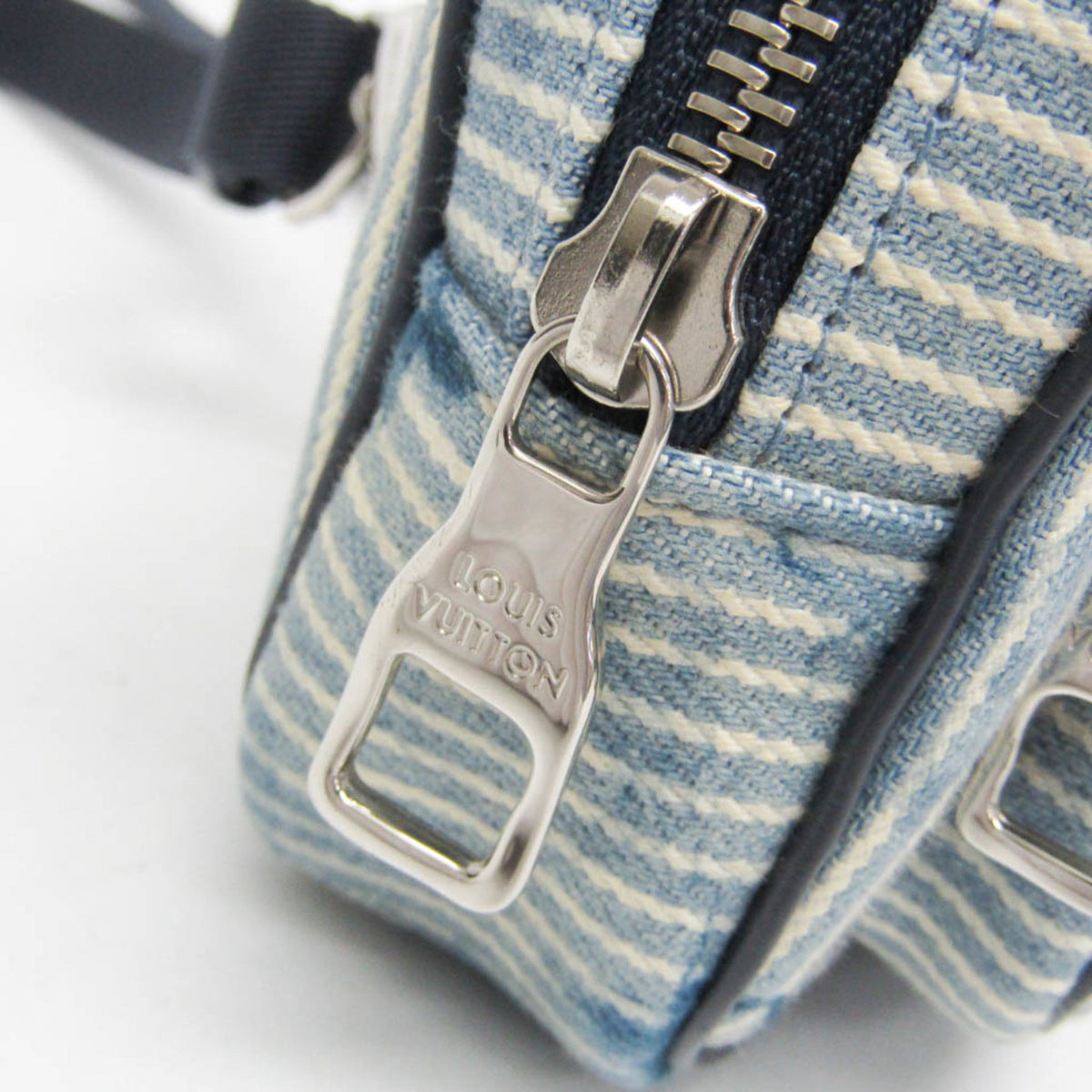 Louis Vuitton Outdoor Pouch · Summer Edition