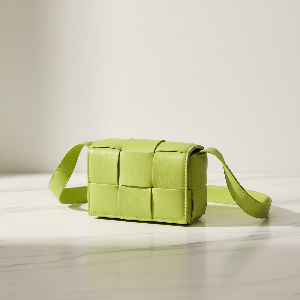 Bottega Veneta Intrecciato Cassette · Leather